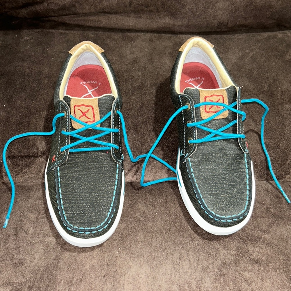 Women Twisted X shoes